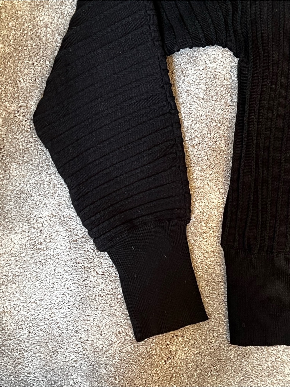 Pinque Black Ribbed V-Neck Button-Front Cardigan - Small - Picture 4 of 8
